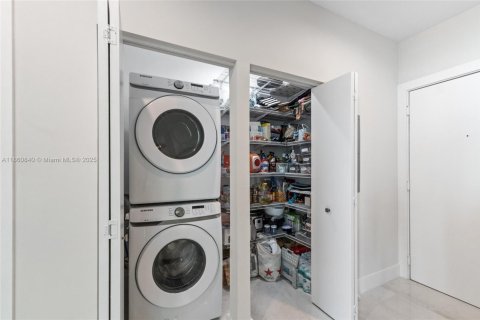 Снять в аренду кондоминиум в Майами, Флорида 3 спальни, 163.79м2, № 1892399 - фото 17