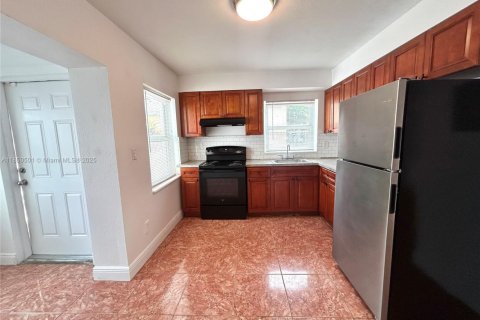 Apartamento en alquiler en Miami, Florida, 2 dormitorios, 92.9 m2 № 1854740 - foto 5