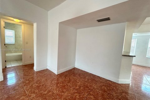 Apartamento en alquiler en Miami, Florida, 2 dormitorios, 92.9 m2 № 1854740 - foto 13