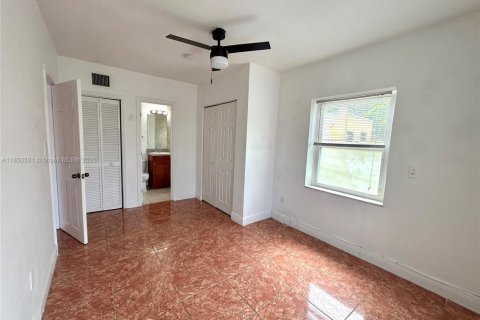 Apartamento en alquiler en Miami, Florida, 2 dormitorios, 92.9 m2 № 1854740 - foto 9