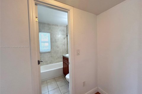 Apartamento en alquiler en Miami, Florida, 2 dormitorios, 92.9 m2 № 1854740 - foto 14