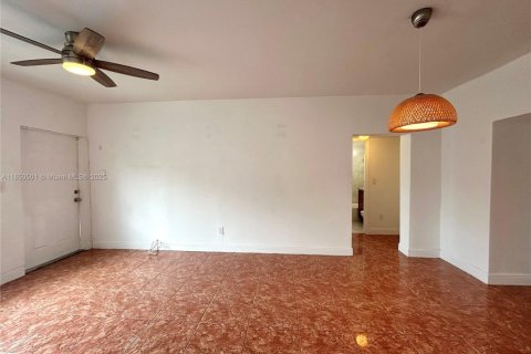 Apartamento en alquiler en Miami, Florida, 2 dormitorios, 92.9 m2 № 1854740 - foto 12