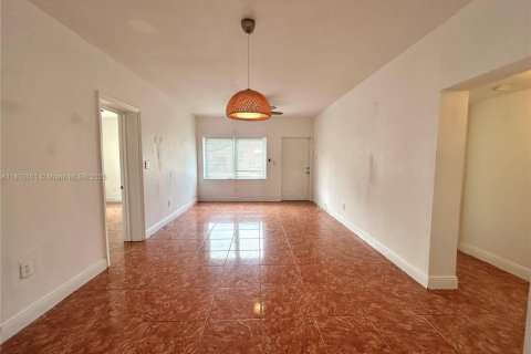 Apartamento en alquiler en Miami, Florida, 2 dormitorios, 92.9 m2 № 1854740 - foto 3