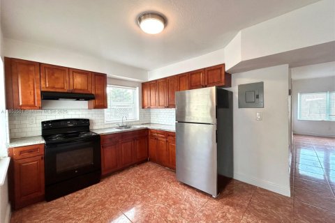 Apartamento en alquiler en Miami, Florida, 2 dormitorios, 92.9 m2 № 1854740 - foto 4
