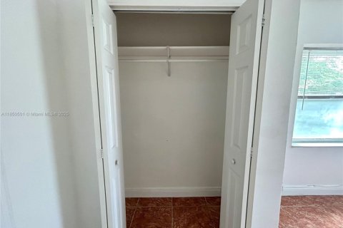 Apartamento en alquiler en Miami, Florida, 2 dormitorios, 92.9 m2 № 1854740 - foto 10