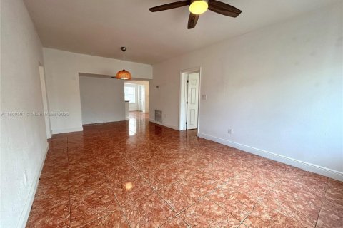 Apartamento en alquiler en Miami, Florida, 2 dormitorios, 92.9 m2 № 1854740 - foto 2