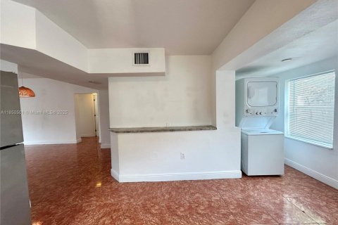 Apartamento en alquiler en Miami, Florida, 2 dormitorios, 92.9 m2 № 1854740 - foto 7