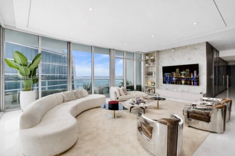 Кондоминиум с 3 спальнями в Майами, Флорида № 2048817