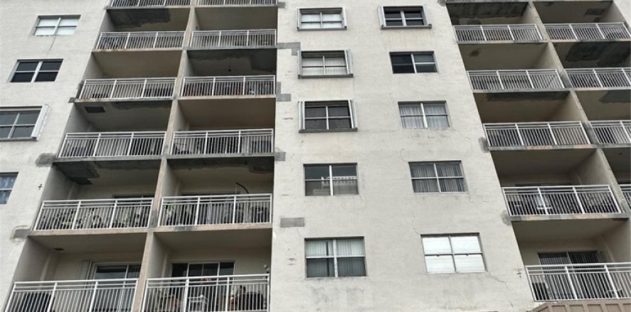Condo in Sunny Isles Beach, Florida, 1 bedroom № 949900