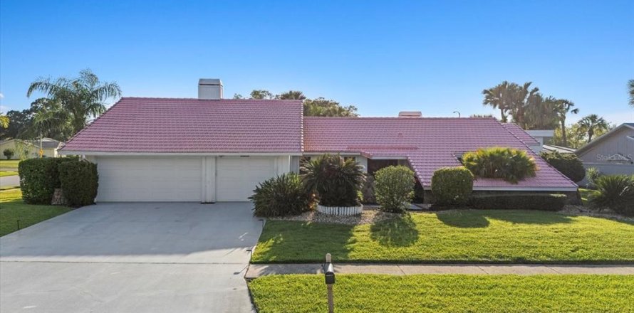 House in Clearwater, Florida 5 bedrooms, 328.41 sq.m. № 1744134