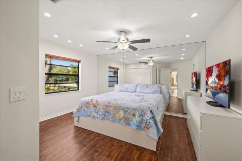 House in Clearwater, Florida 5 bedrooms, 328.41 sq.m. № 1744134 - photo 25