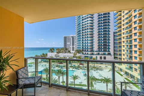 Condominio en alquiler en Hollywood, Florida, 1 dormitorio, 69.21 m2 № 2036178 - foto 11