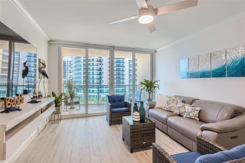 Condominio en alquiler en Hollywood, Florida, 1 dormitorio, 69.21 m2 № 2036178 - foto 2