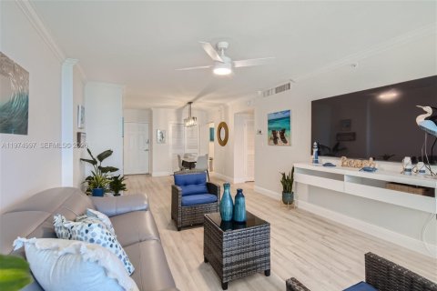 Condominio en alquiler en Hollywood, Florida, 1 dormitorio, 69.21 m2 № 2036178 - foto 3