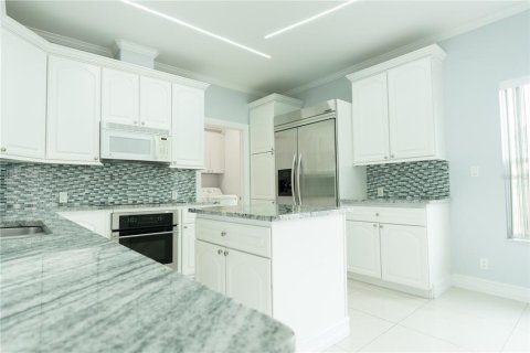 House in Fort Myers, Florida 3 bedrooms, 132.94 sq.m. № 2290960 - photo 3
