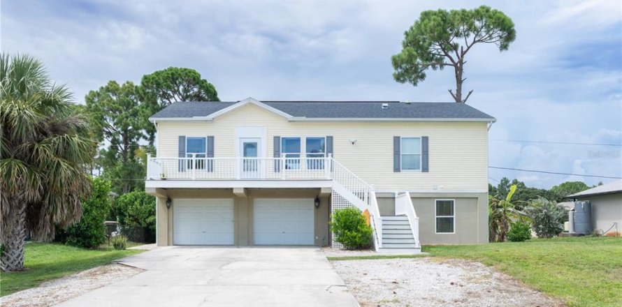 House in Fort Myers, Florida 3 bedrooms, 132.94 sq.m. № 2290960