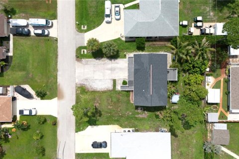 House in Fort Myers, Florida 3 bedrooms, 132.94 sq.m. № 2290960 - photo 30