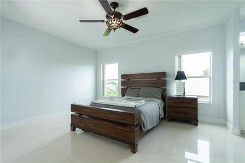 House in Fort Myers, Florida 3 bedrooms, 132.94 sq.m. № 2290960 - photo 9