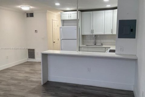Condominio en alquiler en Miami Gardens, Florida, 1 dormitorio, 57.6 m2 № 1896999 - foto 4