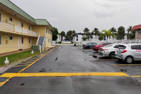 Condominio en alquiler en Miami Gardens, Florida, 1 dormitorio, 57.6 m2 № 1896999 - foto 11