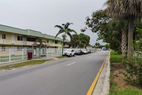 Condo in Miami Gardens, Florida, 1 bedroom  № 1896999 - photo 1
