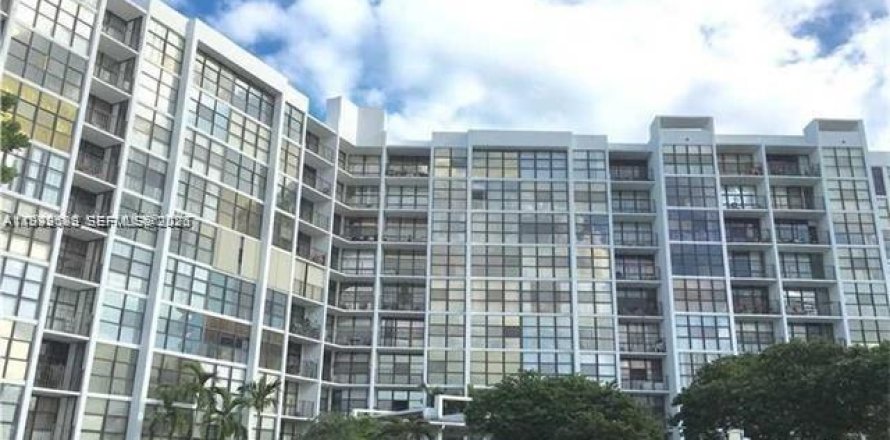 Condo in Hallandale Beach, Florida, 2 bedrooms  № 1997034