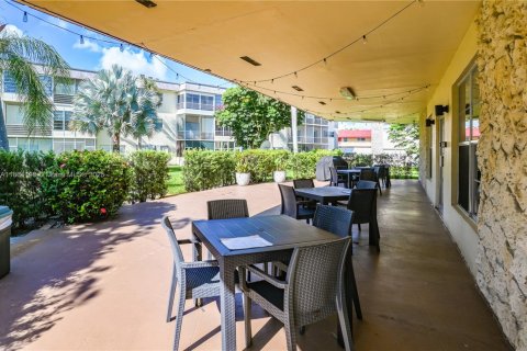 Copropriété à vendre à Lauderhill, Floride: 2 chambres, 80.82 m2 № 1979387 - photo 6