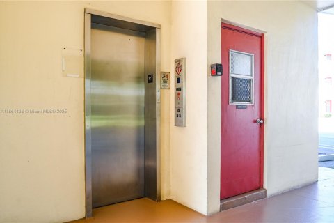 Copropriété à vendre à Lauderhill, Floride: 2 chambres, 80.82 m2 № 1979387 - photo 13