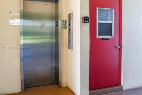 Copropriété à vendre à Lauderhill, Floride: 2 chambres, 80.82 m2 № 1979387 - photo 14