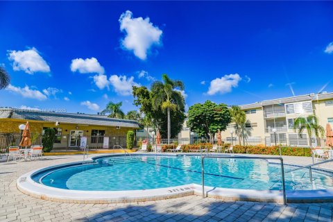 Copropriété à vendre à Lauderhill, Floride: 2 chambres, 80.82 m2 № 1979387 - photo 7