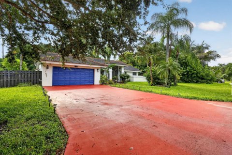 Villa ou maison à Palm Springs, Floride 3 chambres, 221.39 m2 № 2348523