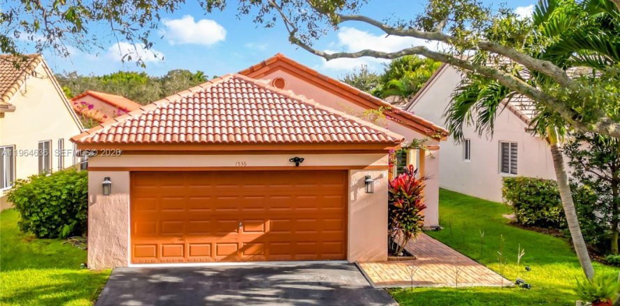 Дом в Уэстон, Флорида 3 спальни, 125.7м2 № 2028185