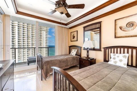 Condo in Sunny Isles Beach, Florida, 2 bedrooms  № 1859906 - photo 22