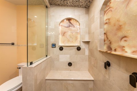 Condo in Sunny Isles Beach, Florida, 2 bedrooms  № 1859906 - photo 17