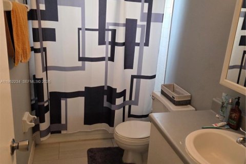 Condo in Pembroke Pines, Florida, 1 bedroom № 2028913 - photo 9