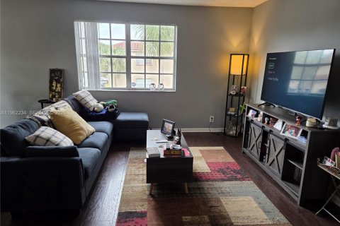 Condo in Pembroke Pines, Florida, 1 bedroom № 2028913