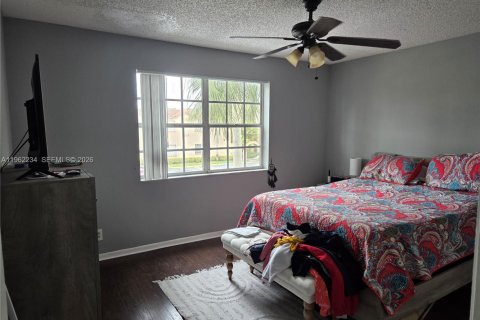 Condo in Pembroke Pines, Florida, 1 bedroom № 2028913 - photo 4