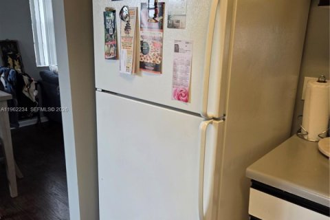 Condo in Pembroke Pines, Florida, 1 bedroom № 2028913 - photo 8