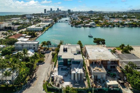 Casa en venta en Surfside, Florida, 6 dormitorios, 922.52 m2 № 1983039 - foto 4