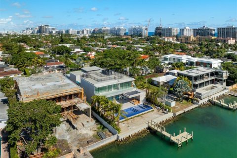 Casa en venta en Surfside, Florida, 6 dormitorios, 922.52 m2 № 1983039 - foto 23