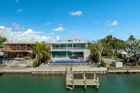 Casa en venta en Surfside, Florida, 6 dormitorios, 922.52 m2 № 1983039 - foto 24