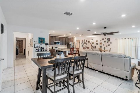 Casa en venta en Spring Hill, Florida, 4 dormitorios, 229.84 m2 № 1784324 - foto 9