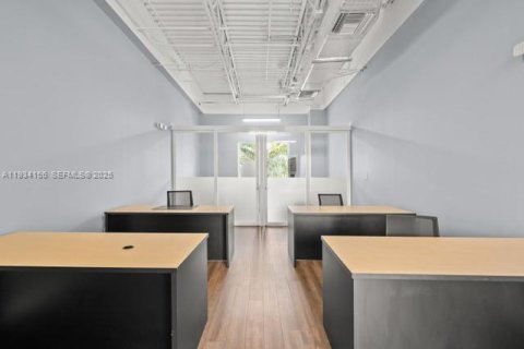 Propiedad comercial en venta en Miramar, Florida № 2035495 - foto 4