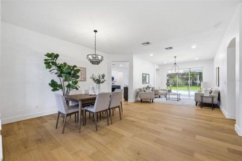 Casa en venta en Tampa, Florida, 5 dormitorios, 305.09 m2 № 2102244 - foto 4