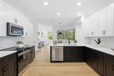 Casa en venta en Tampa, Florida, 5 dormitorios, 305.09 m2 № 2102244 - foto 6
