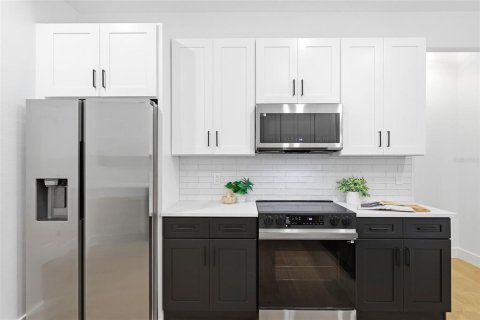 Casa en venta en Tampa, Florida, 5 dormitorios, 305.09 m2 № 2102244 - foto 10