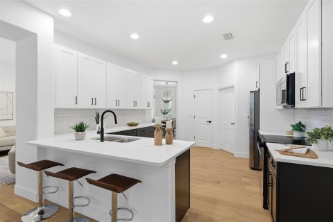 Casa en venta en Tampa, Florida, 5 dormitorios, 305.09 m2 № 2102244 - foto 9