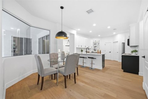 Casa en venta en Tampa, Florida, 5 dormitorios, 305.09 m2 № 2102244 - foto 8