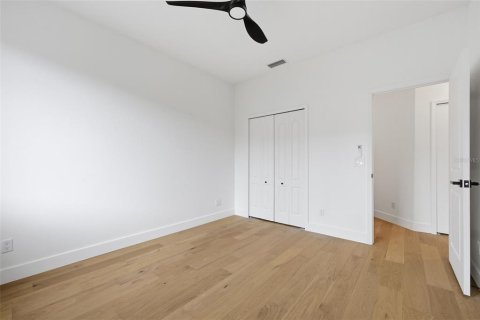 Casa en venta en Tampa, Florida, 5 dormitorios, 305.09 m2 № 2102244 - foto 19