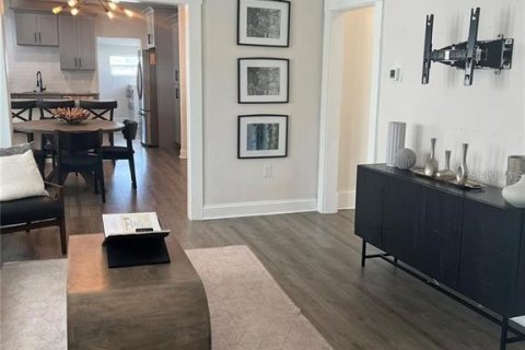 Casa en alquiler en Tampa, Florida, 3 dormitorios, 129.13 m2 № 1843495 - foto 3